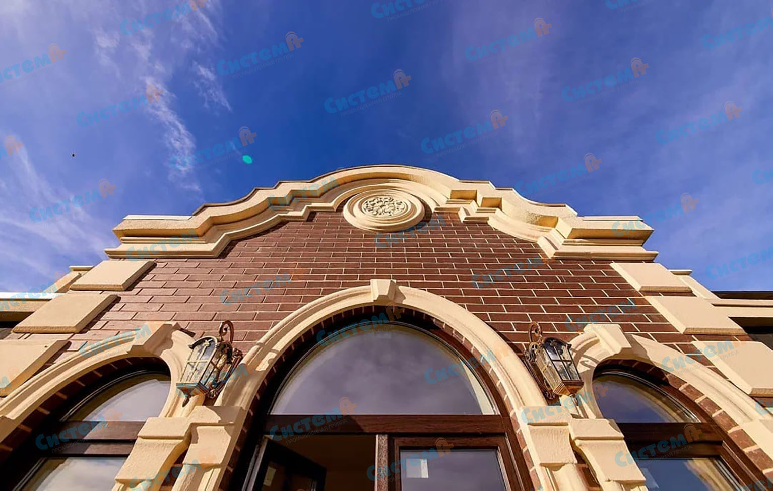 Декор загородного дома пенополистиролом